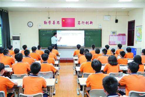 济南协和双语实验学校创新构建“导、学、议、展、评、练”六步教学法,以科学的课堂唤醒学生学习内驱力